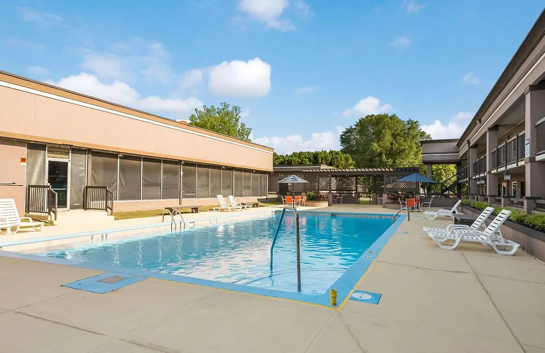 Clarion Inn & Suites Russellville I-40-1